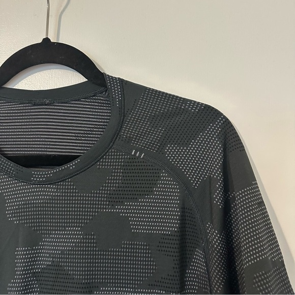 Lululemon Metal Vent Tech Short Sleeve Geo Camo Print Mens Medium - Picture 4 of 6